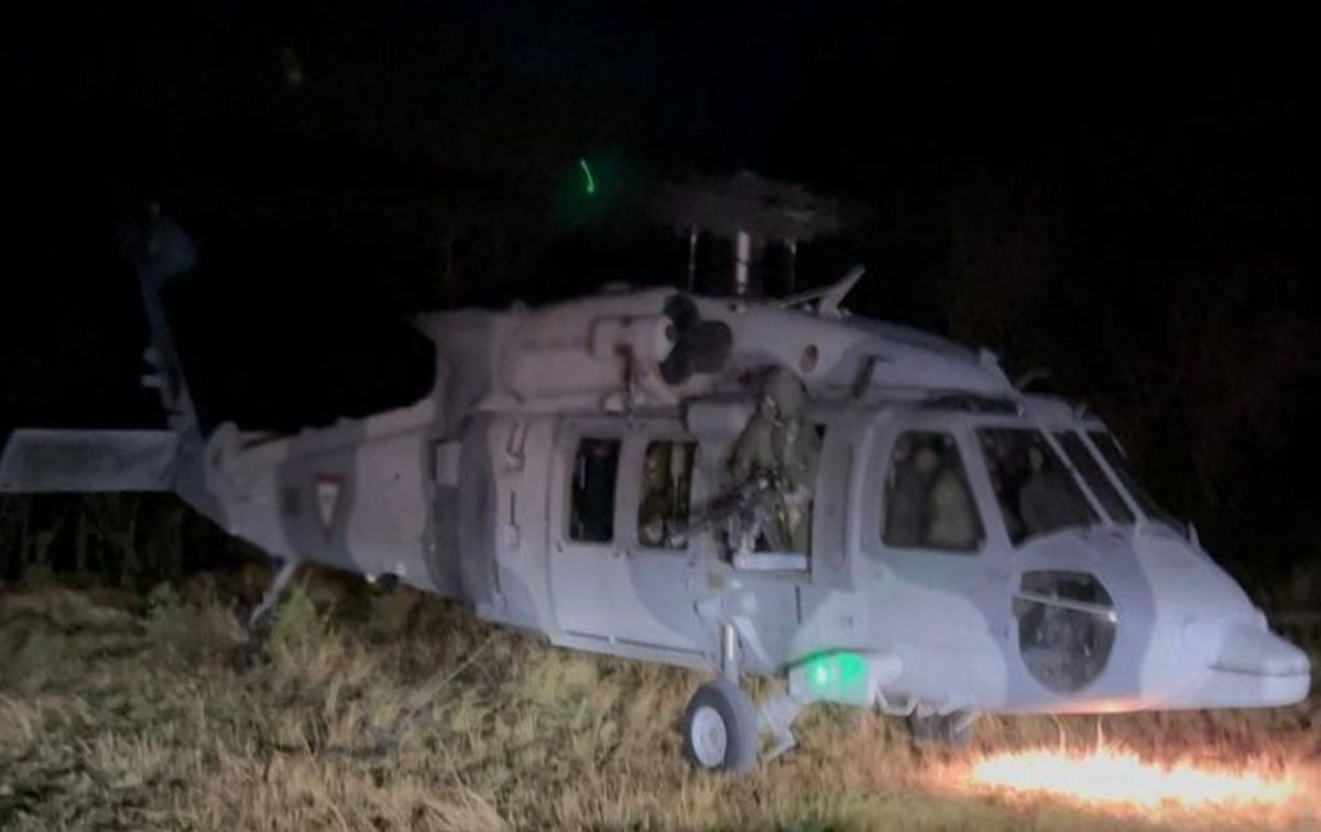 Helicóptero Sikorsky UH-60 Black Hawk de la FAM