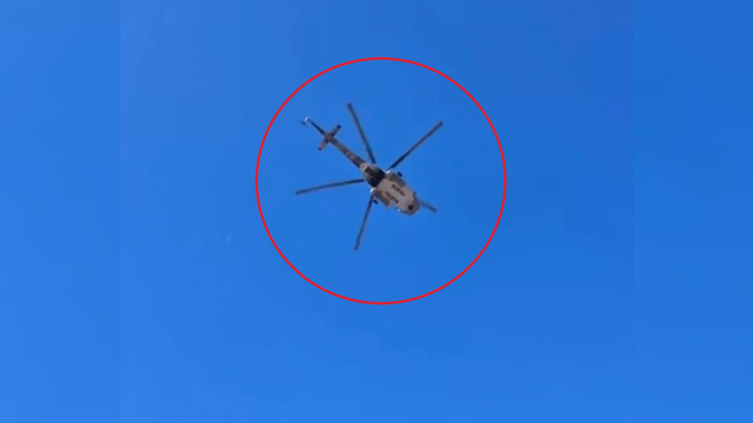 Helicóptero sobrevuela en Costa Rica