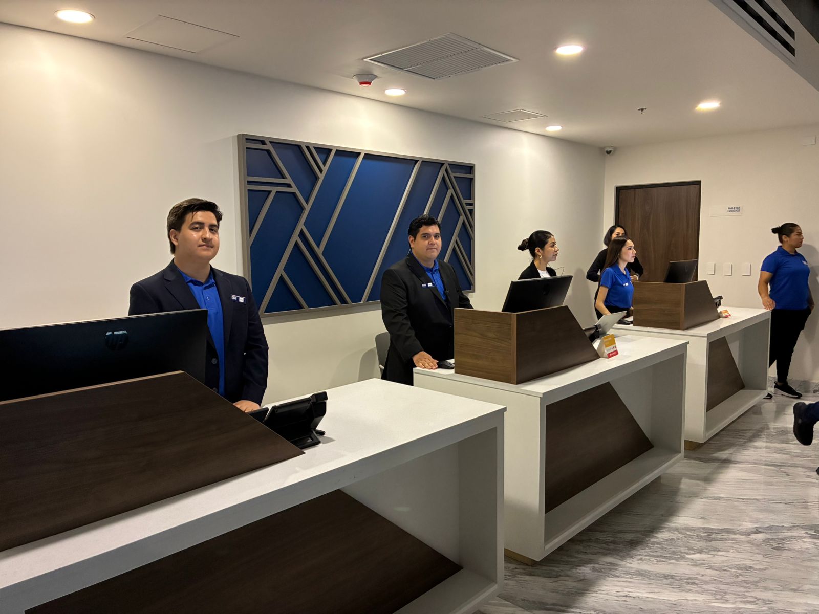 Personal del Holiday Inn Express en Los Mochis