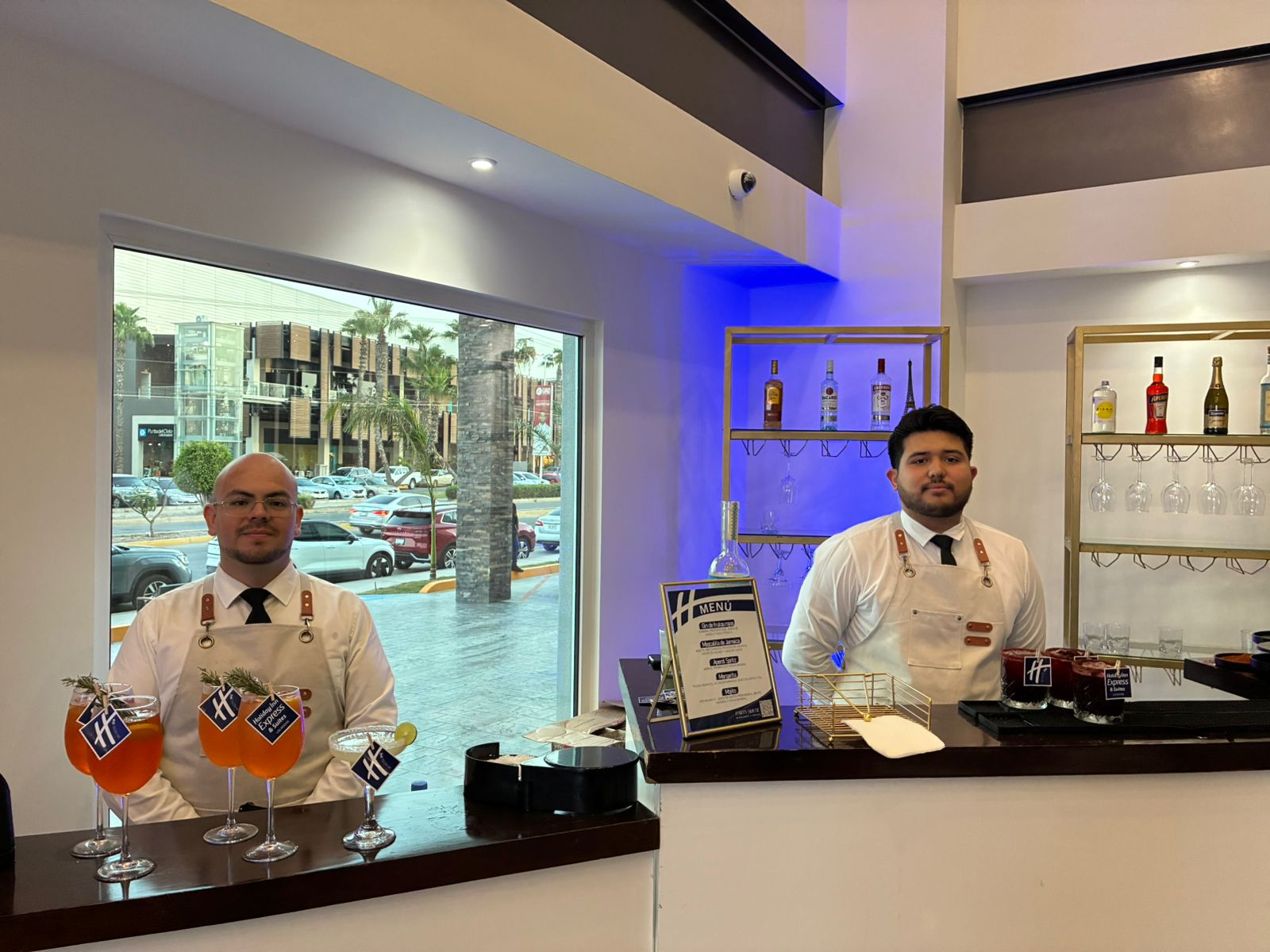Personal del Holiday Inn Express en Los Mochis