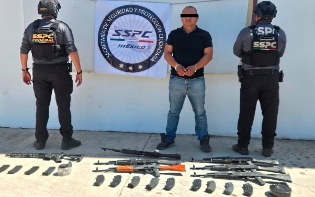 Personal de la SSPC presenta a detenido en Culiacán con armas largas y cargadores