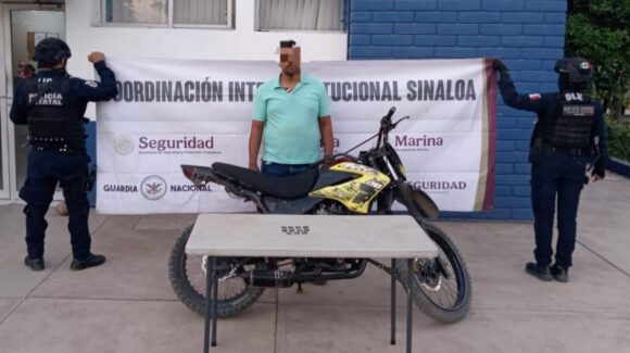 En posesión de metanfetamina y una moto con alteraciones, detienen a sujeto en el campo El Diez, Culiacán, Sinaloa