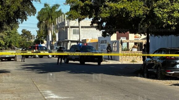 Hombre es privado de la vida supuestamente por su hijo en Álamos Country de Los Mochis, Sinaloa