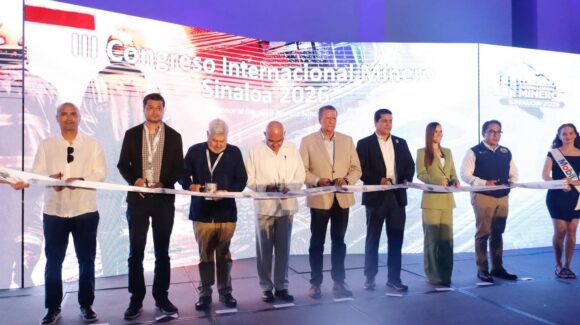 Con un minuto de silencio, inauguran en Mazatlán el III Congreso de Minería en honor a los 7 mineros asesinados en Concordia