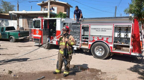 Incendio consume vivienda en la colonia Buenavista en Villa Unión, Sinaloa