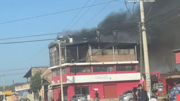 ‘Fuego en negocio de machaca en Mazatlán, Sinaloa’, se registra incendio en planta de Valles del Ejido