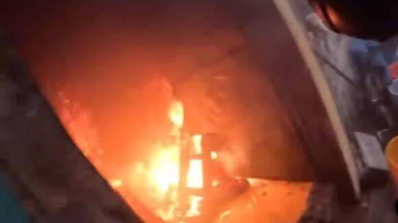 Fuego consume habitación en la colonia Toledo Corro de Mazatlán, Sinaloa; una persona resulta con quemaduras
