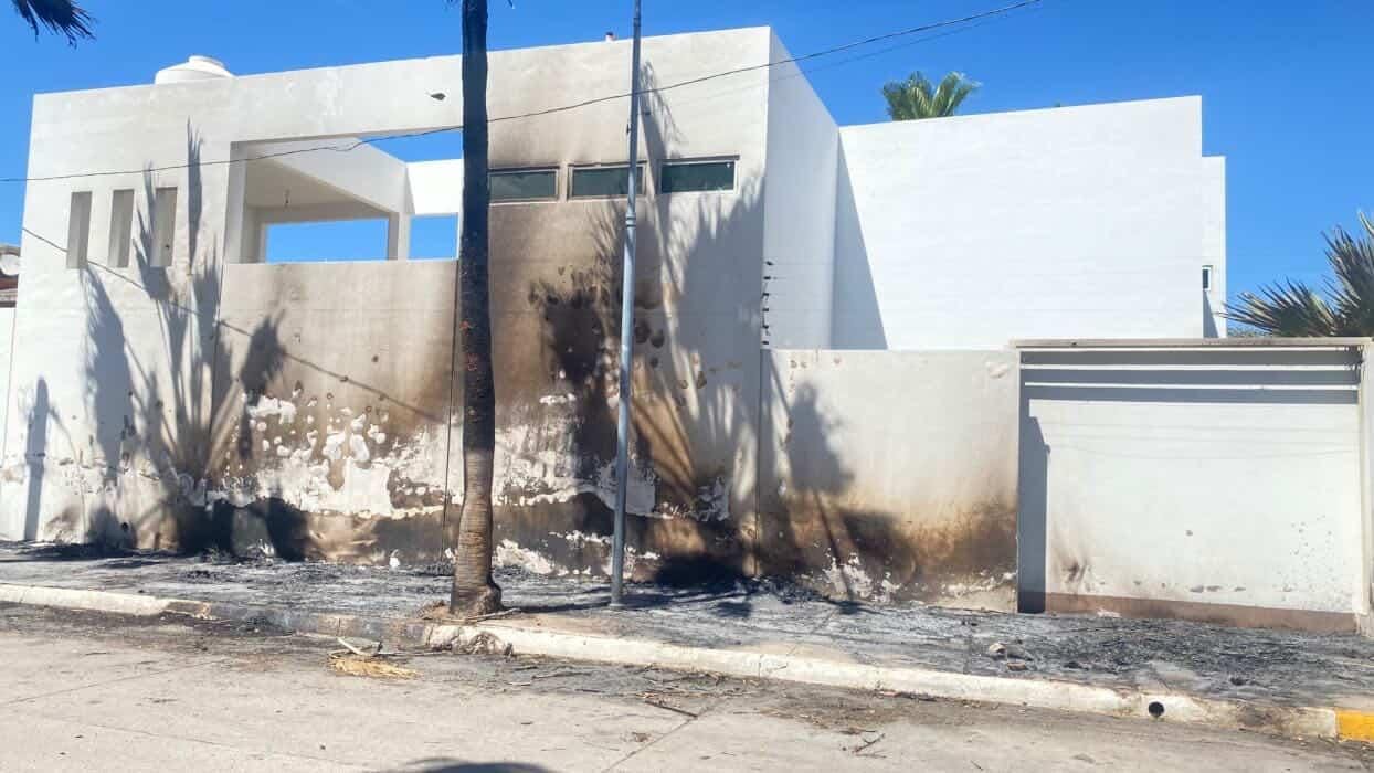 Incendio provocado por cortocircuito en Guasave