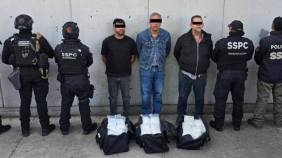 Detienen a tres miembros de la célula delictiva Cabrera Sarabia y les aseguran 50 kilos de metanfetamina en CDMX