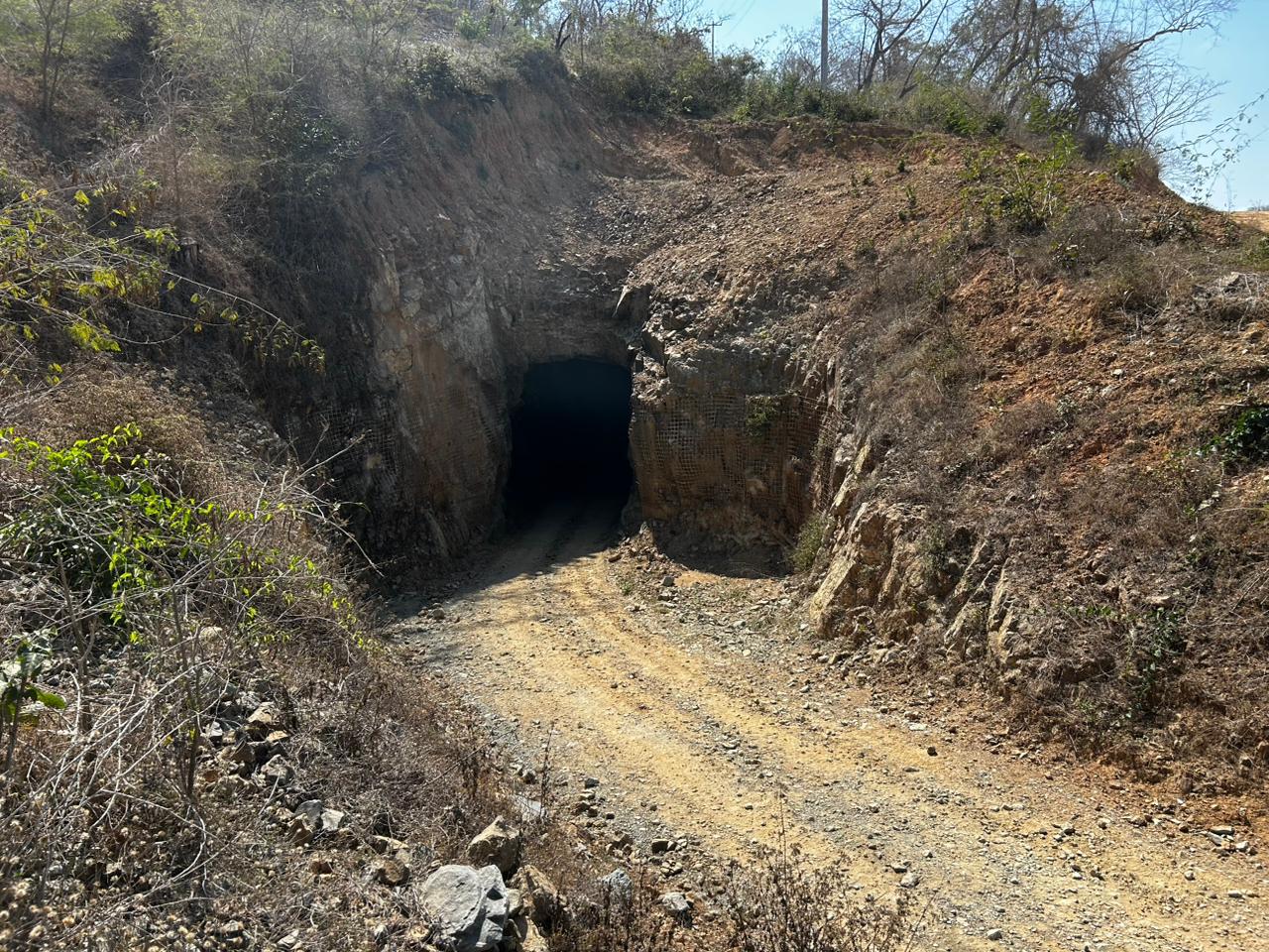 Intensifican labores de rescate de mineros atrapados tras derrumbe de una mina en Rosario