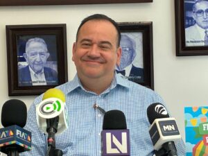 Presidente del Consejo Ejecutivo del Patronato Pro Educación del municipio de Ahome, Víctor Alfonso Calderón Derat