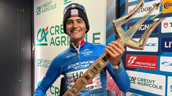 Isaac del Toro es campeón del Tirreno-Adriático en Italia