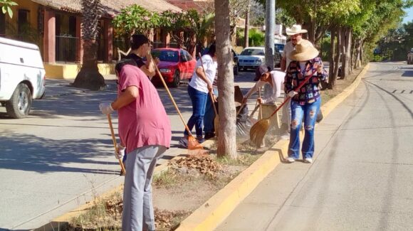 Vecinos de El Venadillo, en Mazatlán, Sinaloa, recolectan 70 costales de basura en jornada comunitaria