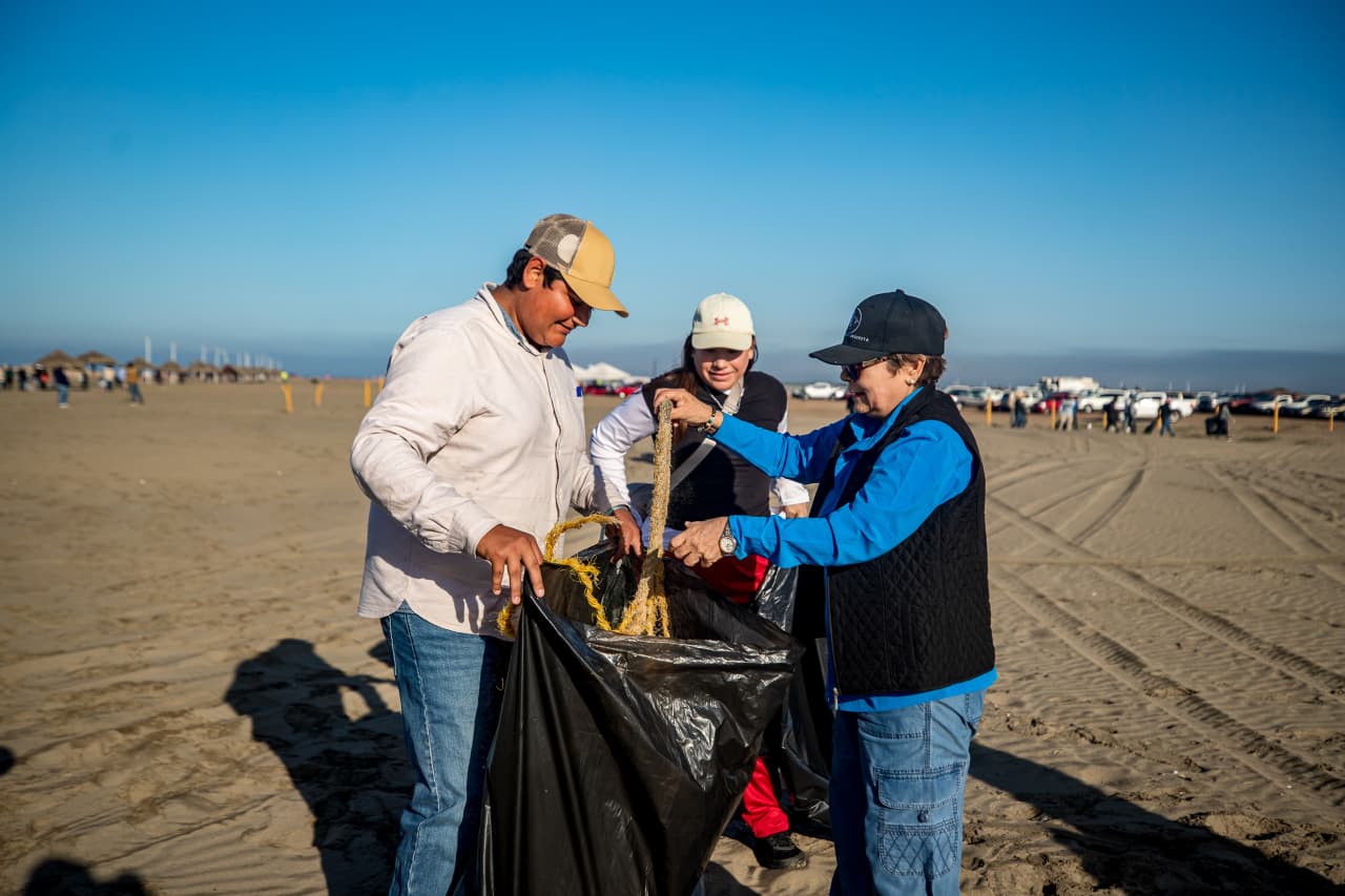 Jornada de "Sinaloa limpia tu playa" en Las Glorias, Guasave
