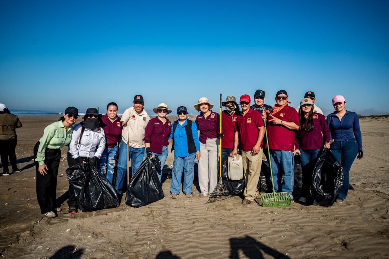 Jornada de "Sinaloa limpia tu playa" en Las Glorias, Guasave
