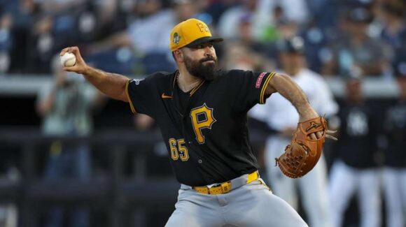 José Urquidy iniciará la temporada 2026 en las Grandes Ligas con los Piratas de Pittsburgh