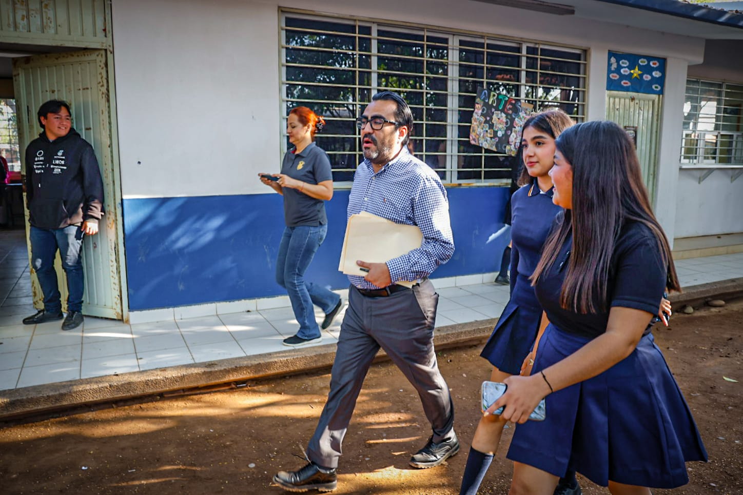 juan de dios gamez mendivil en su gira por la sindicatura de quila