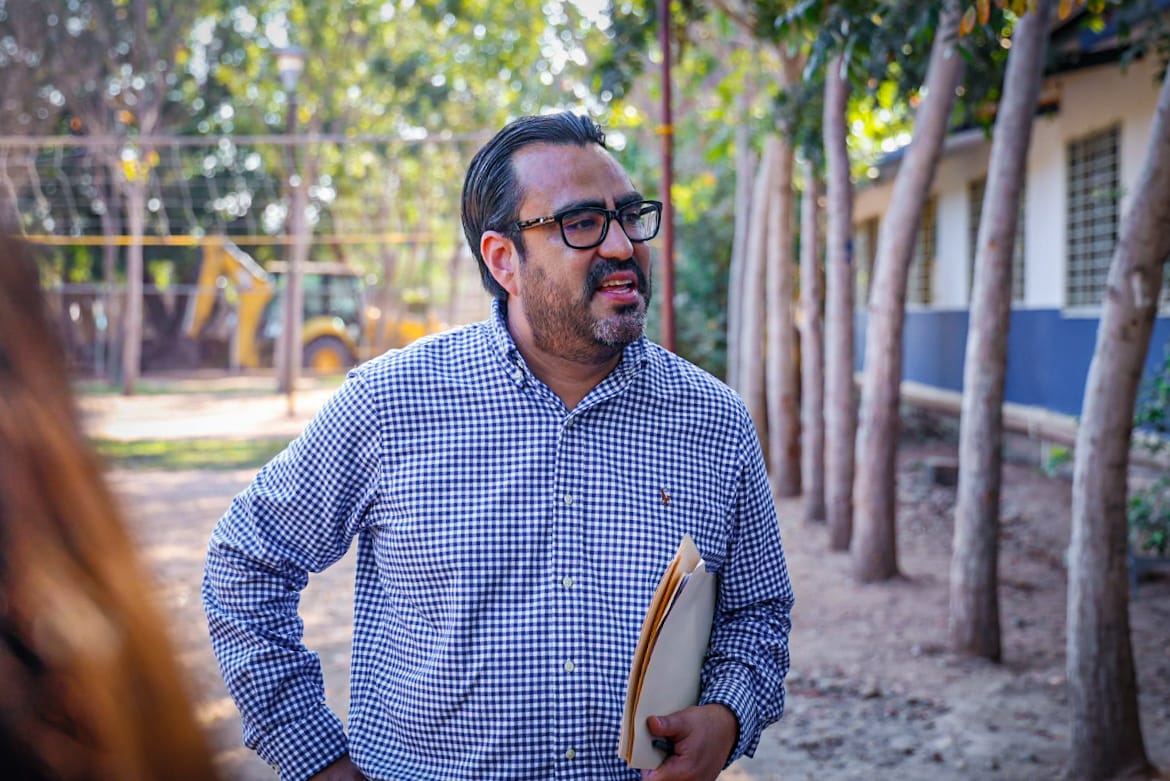 juan de dios gamez mendivil en su gira por la sindicatura de quila