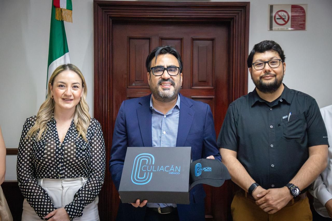 Juan de Dios Gámez Mendívil y Simei Jezabel Cebreros Raygoza, directora del IMPLAN