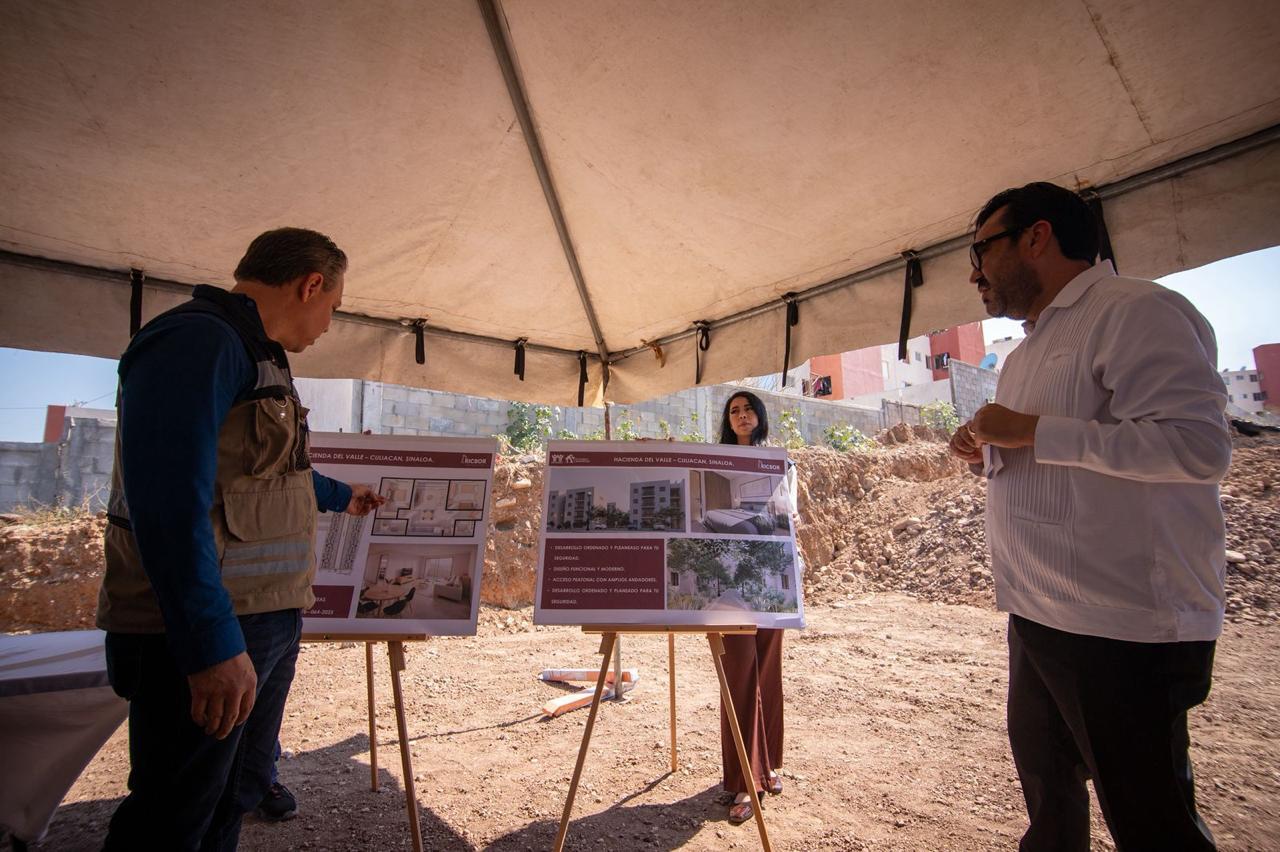 Gámez Mendívil supervisa construcción de Viviendas del Bienestar