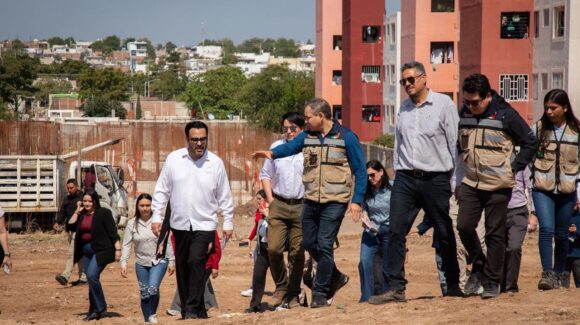 Gámez Mendívil supervisa construcción de Viviendas del Bienestar, en el sector Cumbres del Sur, en Culiacán