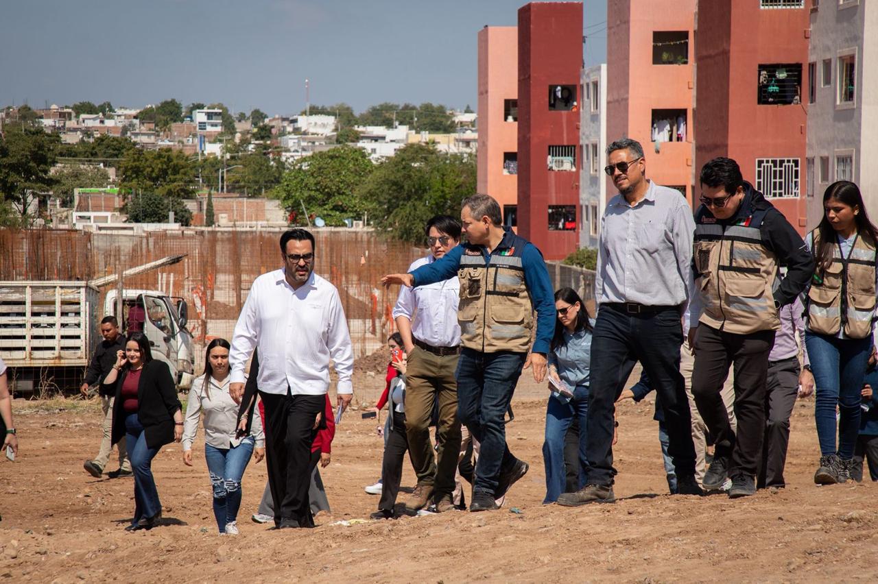 Gámez Mendívil supervisa construcción de Viviendas del Bienestar