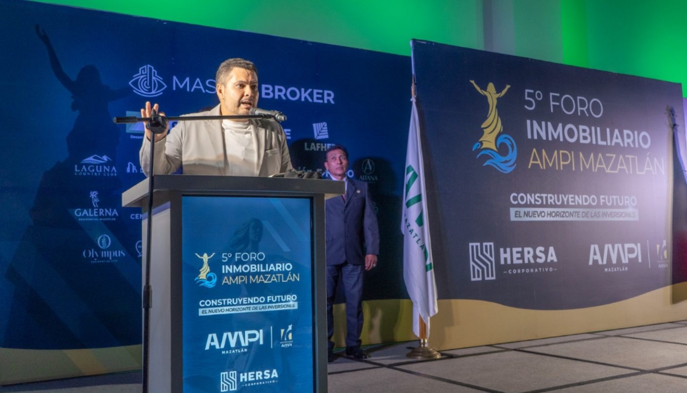 Juan José Arellano recibe el Premio al Mérito Inmobiliario en Mazatlán