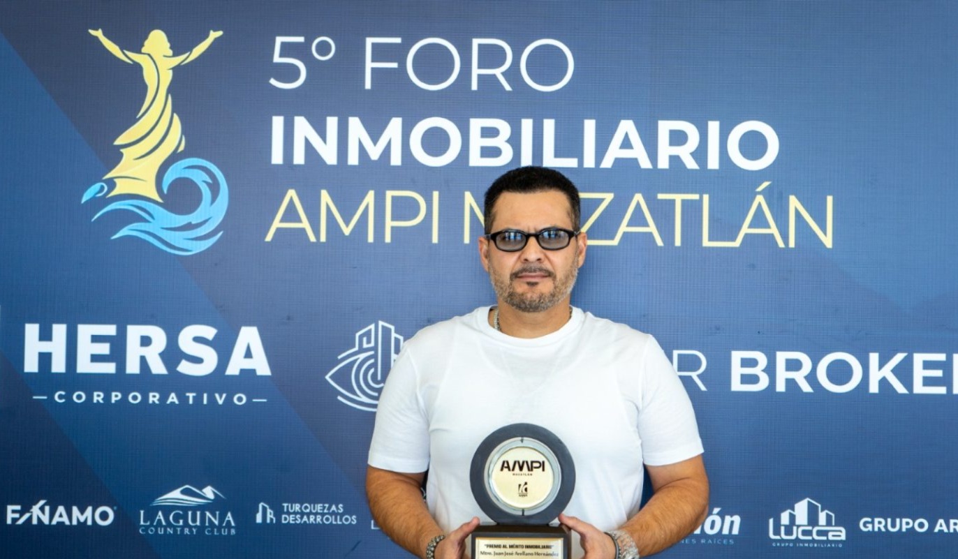 Juan José Arellano recibe el Premio al Mérito Inmobiliario en Mazatlán