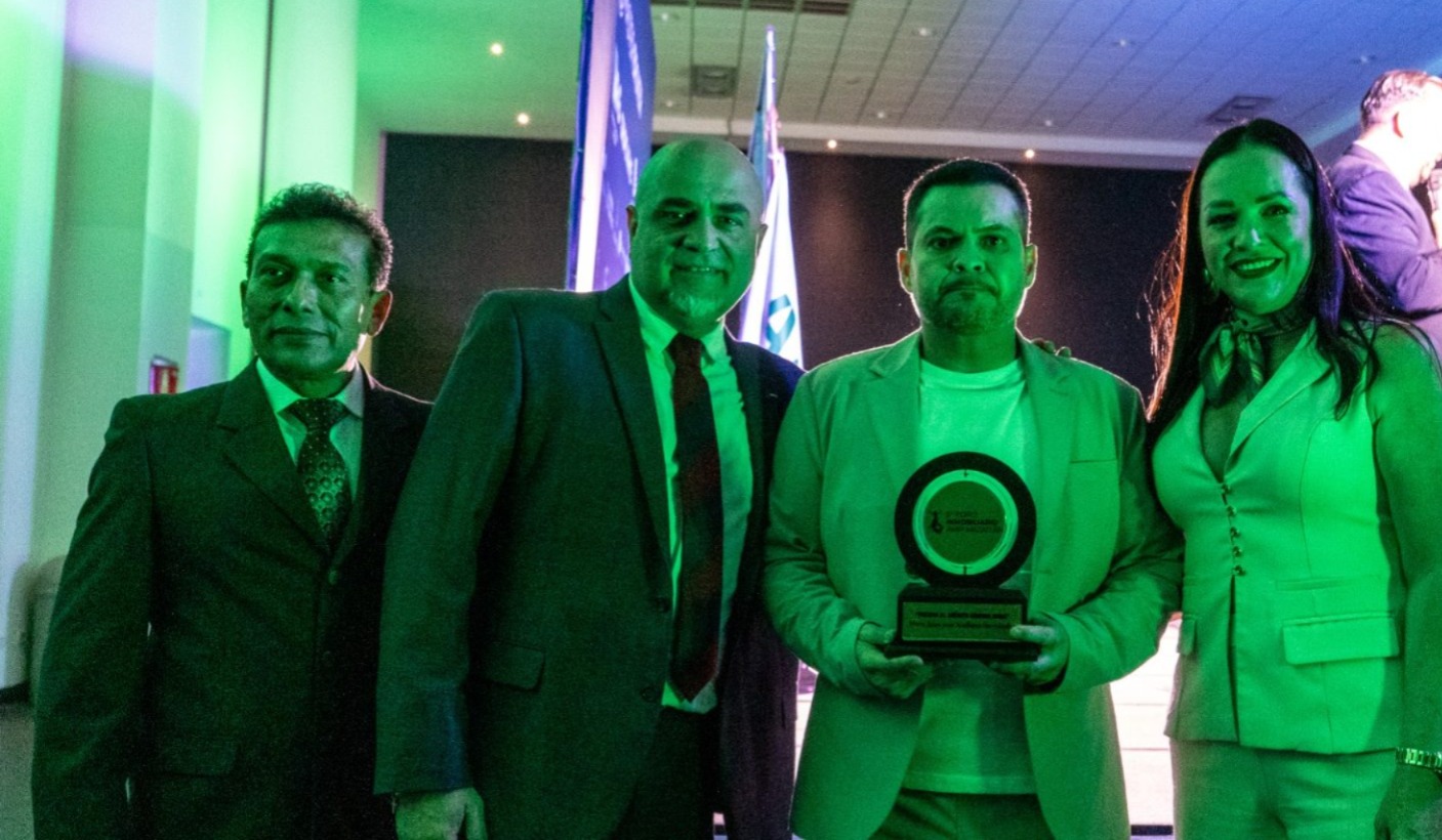 Juan José Arellano recibe el Premio al Mérito Inmobiliario en Mazatlán