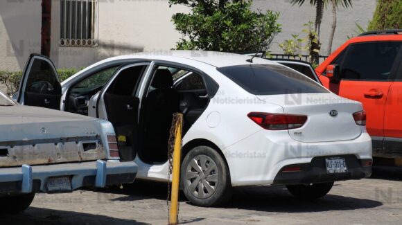 Localizan vehículo presuntamente abandonado cerca de la central camionera de Mazatlán, Sinaloa