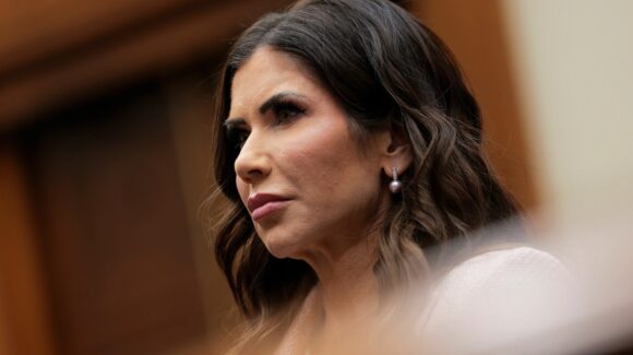 Kristi Noem, secretaria de Seguridad Nacional de EU, es destituida por Trump