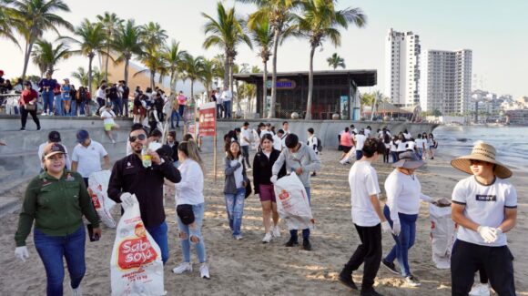 Se suma Mazatlán a la campaña estatal “Sinaloa Limpia Tu Playa”