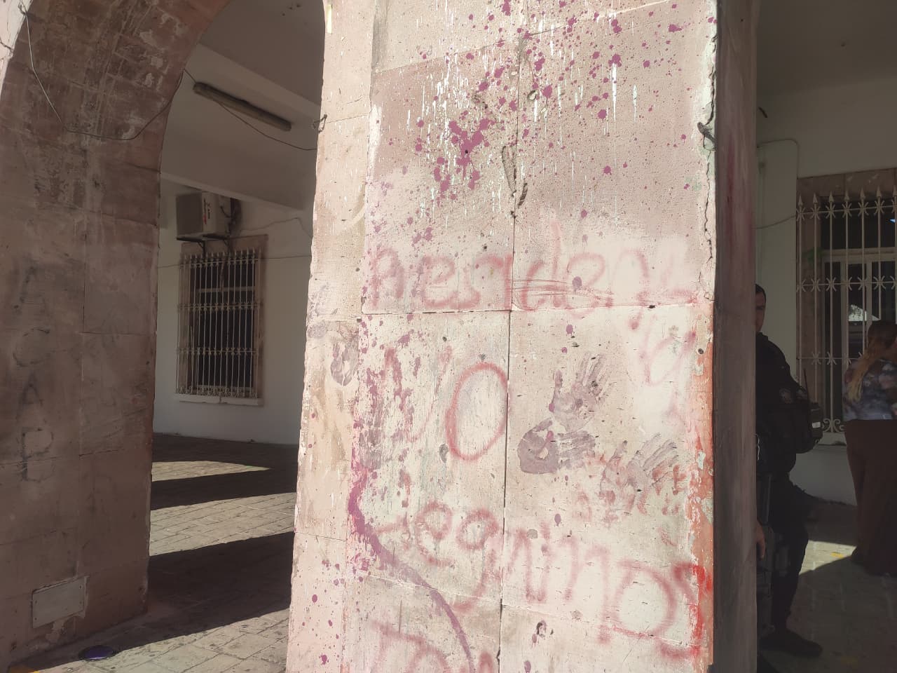restauraran la fachada de palacio municipal de mazatlan sinaloa tras pintas de feministas