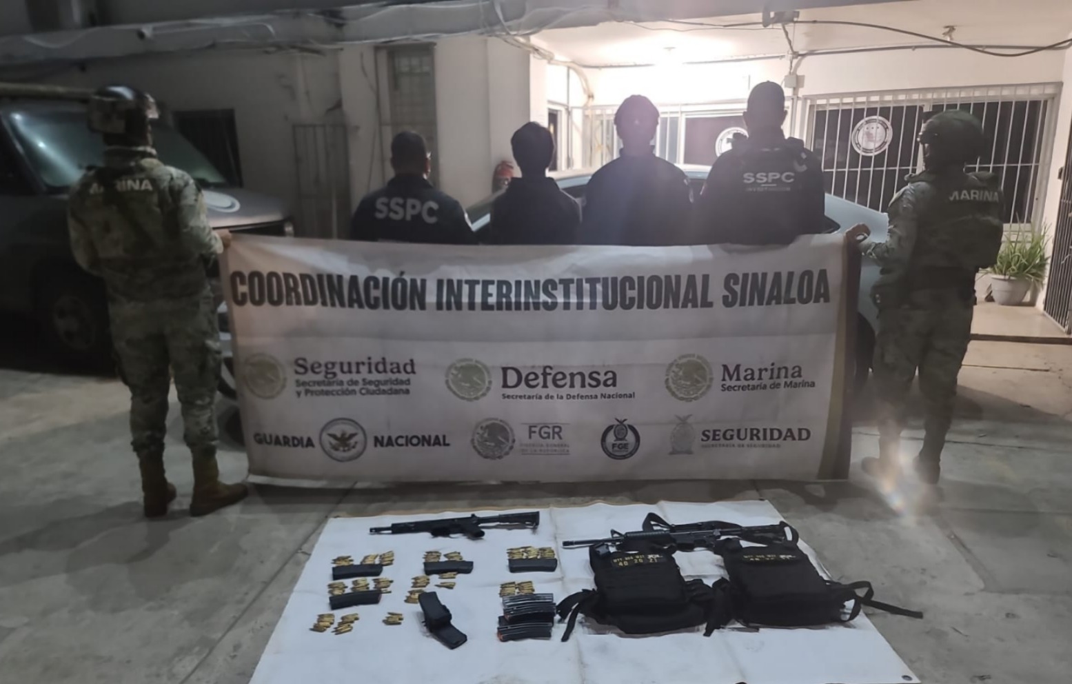 la marina detuvo a varios sujetos y decomiso armas en mazatlan sinaloa