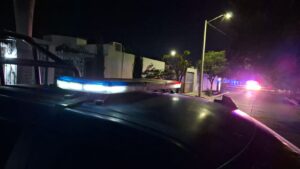la patrulla de los agentes presento al menos tres impactos de bala en la carroceria al parecer de 9 milimetros