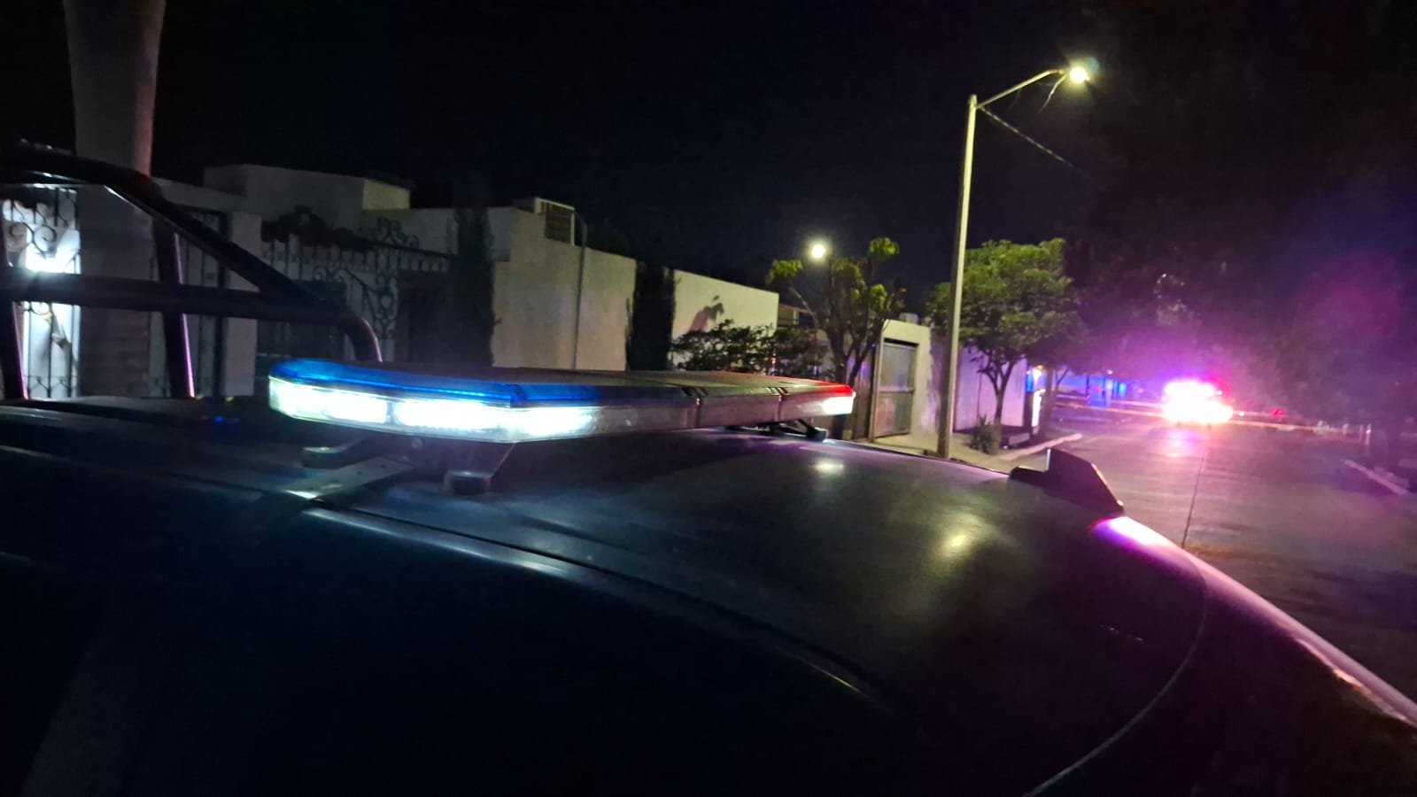 la patrulla de los agentes presento al menos tres impactos de bala en la carroceria al parecer de 9 milimetros