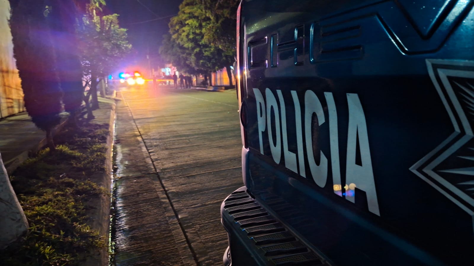 la patrulla de los agentes presento al menos tres impactos de bala en la carroceria