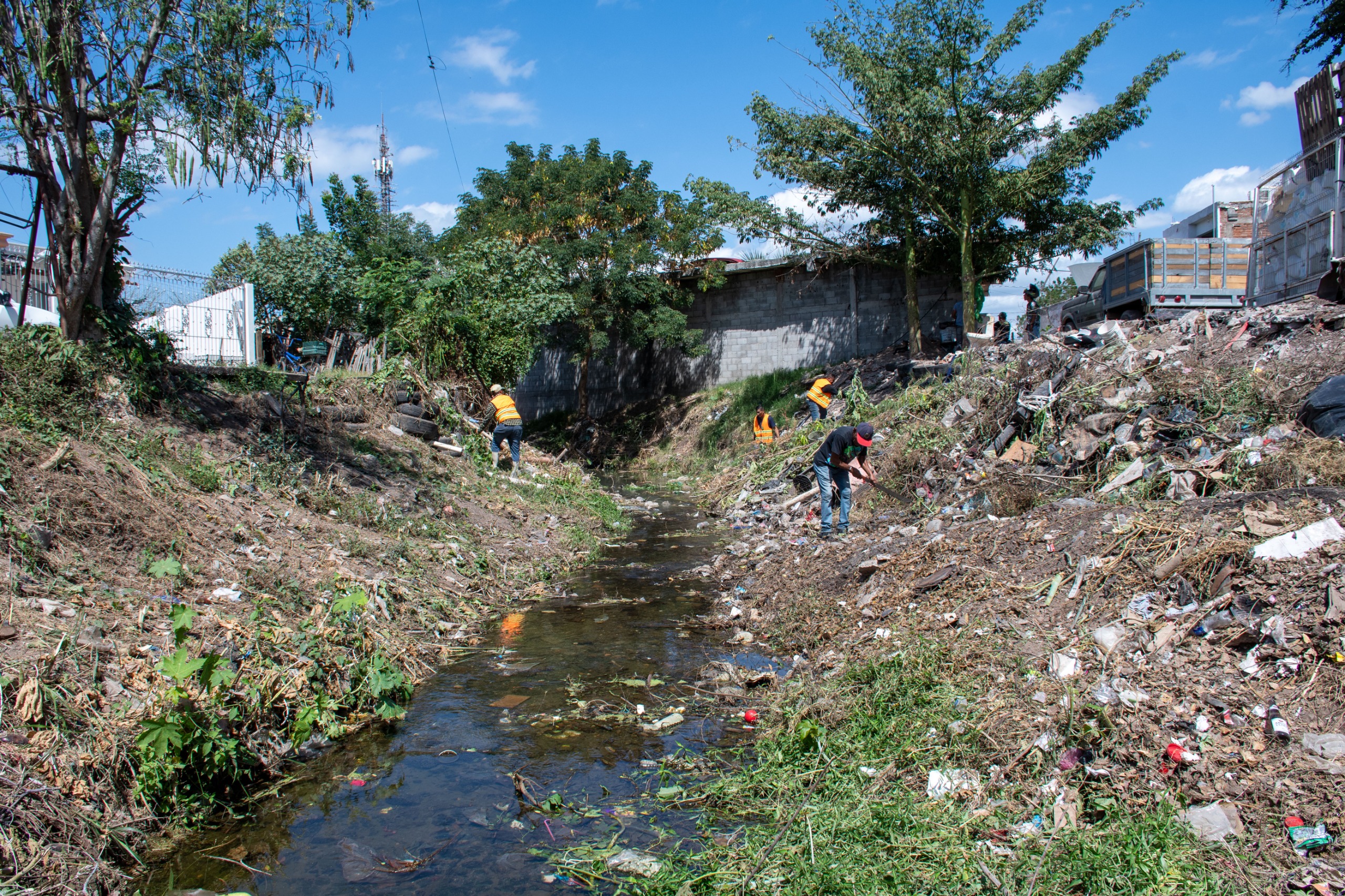 Limpian drenes y arroyos de Culiacán previo a temporada de lluvias