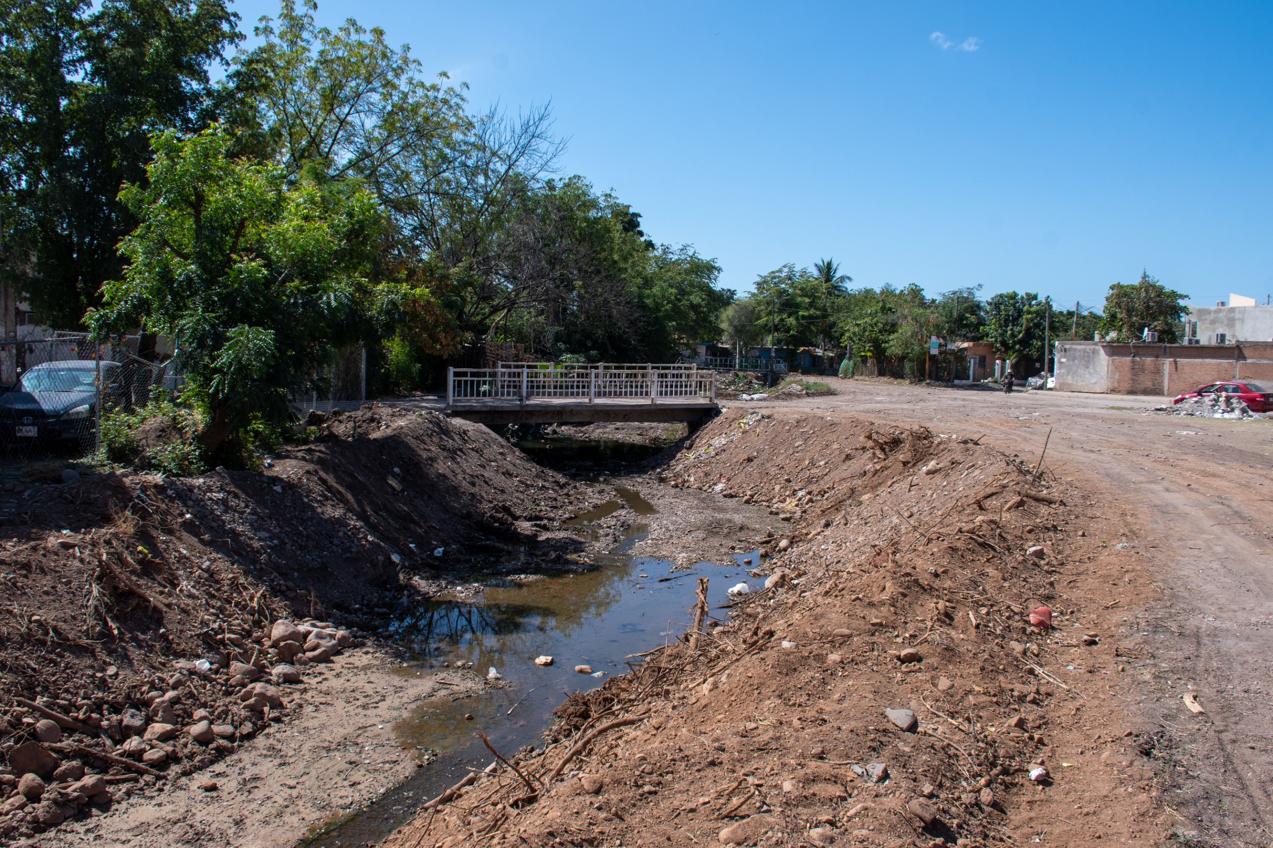 Limpian drenes y arroyos de Culiacán previo a temporada de lluvias