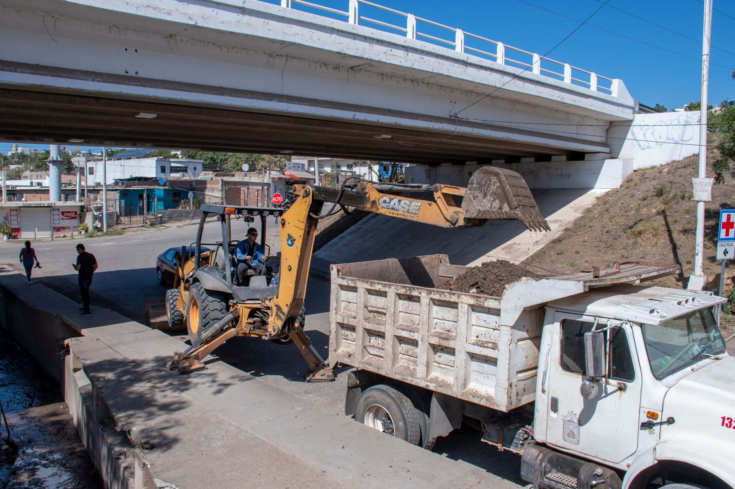 Limpian drenes y arroyos de Culiacán previo a temporada de lluvias