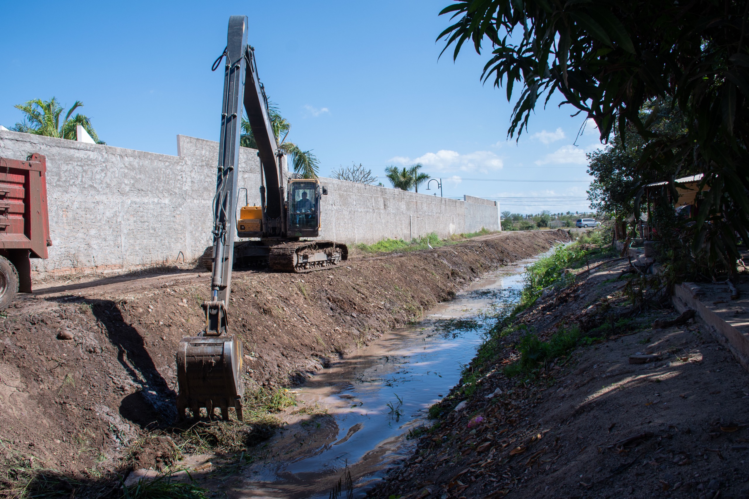 Limpian drenes y arroyos de Culiacán previo a temporada de lluvias