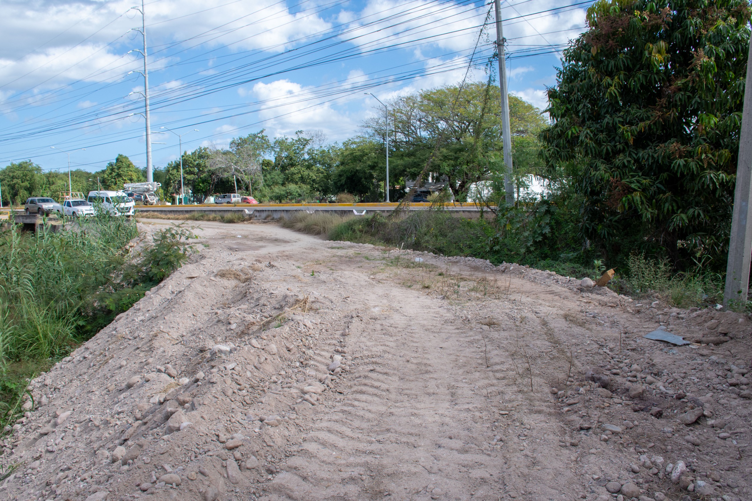 Limpian drenes y arroyos de Culiacán previo a temporada de lluvias