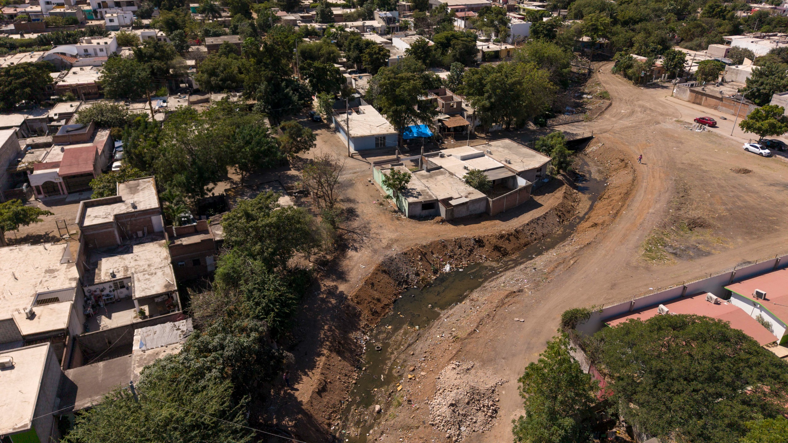 Limpian drenes y arroyos de Culiacán previo a temporada de lluvias