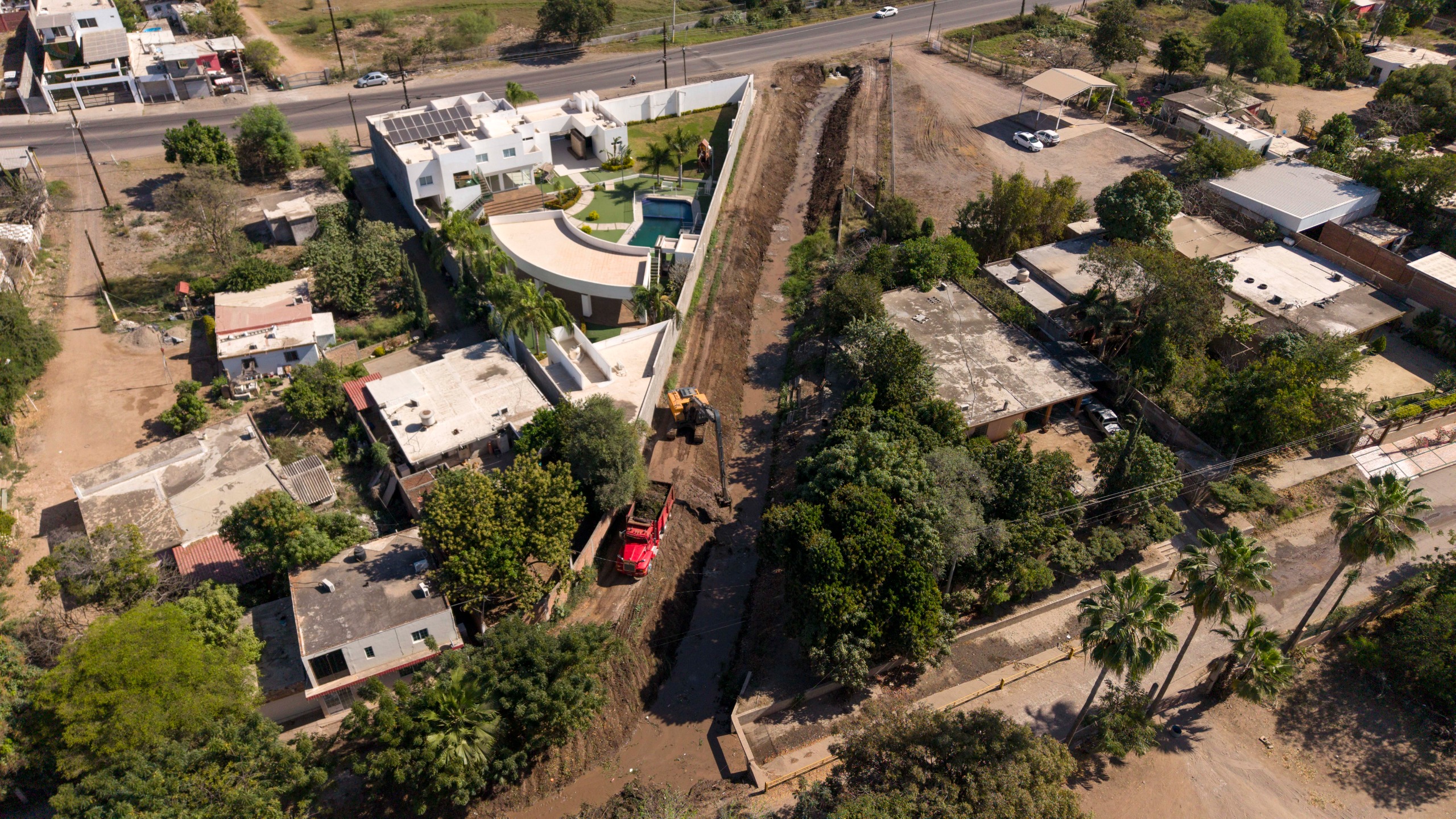 Limpian drenes y arroyos de Culiacán previo a temporada de lluvias