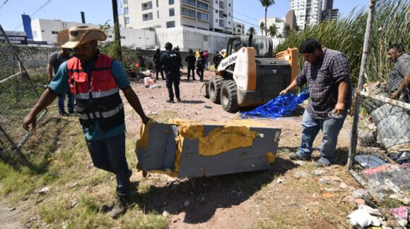 Realizan limpieza en la Laguna del Camarón en Mazatlán, Sinaloa y retiran 38 toneladas de residuos