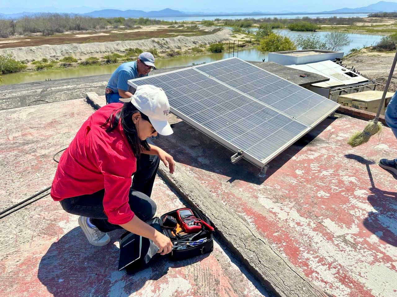 Llevan paneles solares a zonas pesqueras de Mazatlán, Sinaloa