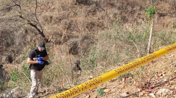 Rastreadoras y autoridades localizan restos humanos calcinados en La Tuna de Badiraguato, Sinaloa