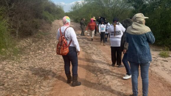 Madres buscadoras encuentran restos humanos durante el 8M en Ahome, Sinaloa