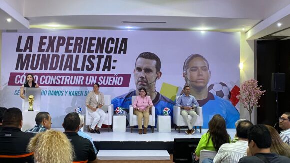 “La experiencia mundialista, cómo construir un sueño”; árbitros de FIFA, César Arturo Ramos y Karen Díaz comparten experiencias con jóvenes sinaloenses 