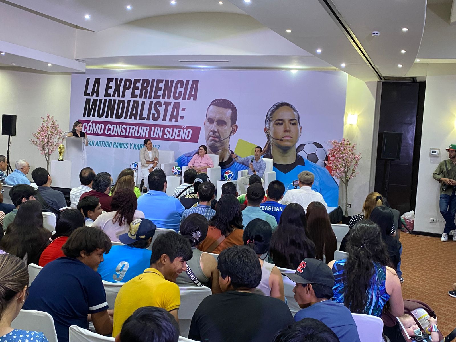 los arbitros cesar arturo ramos y karen diaz compartieron sus experiencias en culiacan sinaloa
